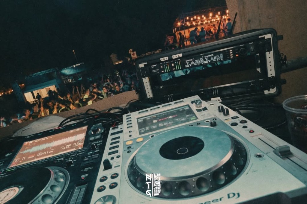 DJ Booth Vintage